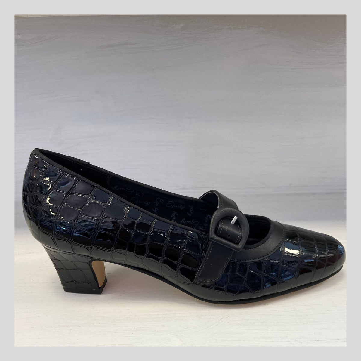 Equity 3486-010 Black Croc